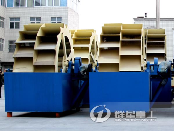 整齊擺放的洗砂機