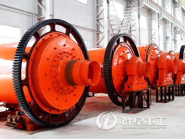 整齊擺放的球磨機車間