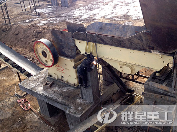 群星鄂式破碎機(jī)作業(yè)現(xiàn)場