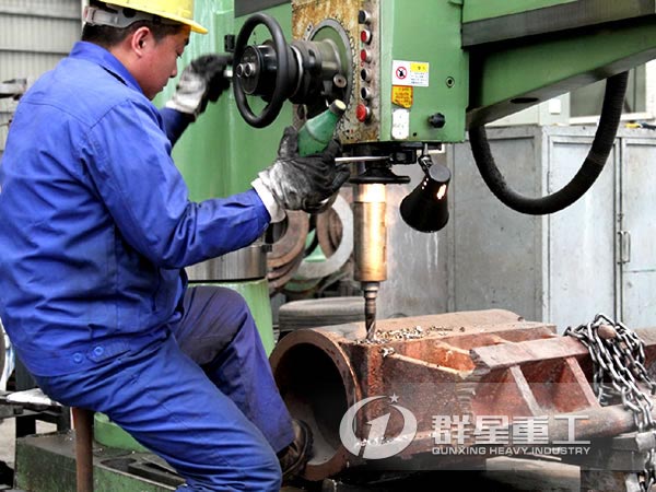 嚴(yán)格按照要求進(jìn)行作業(yè)