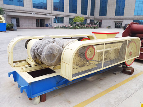 對輥式破碎機又被叫做對輥破、對輥破碎機，主要用于對原材料的中碎和細碎，如煤、煤矸石、焦碳、石灰石、硫礦石、磷礦石等物料的破碎。其破碎方式為對輥擠壓式，被破碎物料的抗壓強度不超過80PaM。